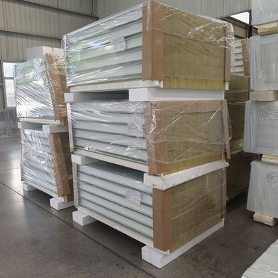 गुणवत्ता  A-Class PU Foam Sandwich Panels 50mm Thermal Insulation फैक्टरी