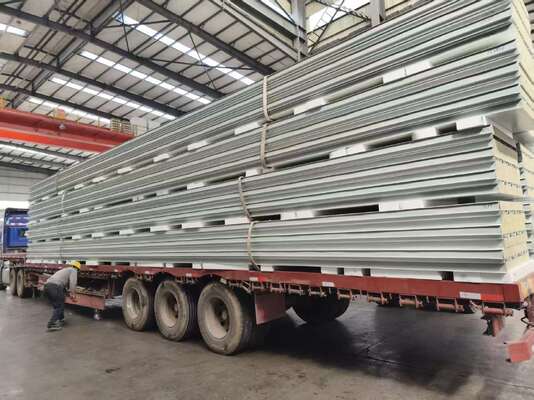 50mm To 150mm PIR Roof Panels with Polyisocyanurate Foam Core and Class B1 Fire Resistance for Industrial and Commercial Roofs