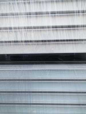 थर्मल कंडक्टिविटी ≤0.020W/m*K, फायरप्रूफ रेटिंग B और अनुकूलन योग्य मोटाई 50-200 मिमी के साथ पॉलीयूरेथेन सैंडविच पैनल